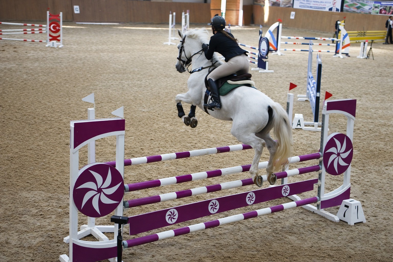 Şahinbey’de engel atlama heyecanı
