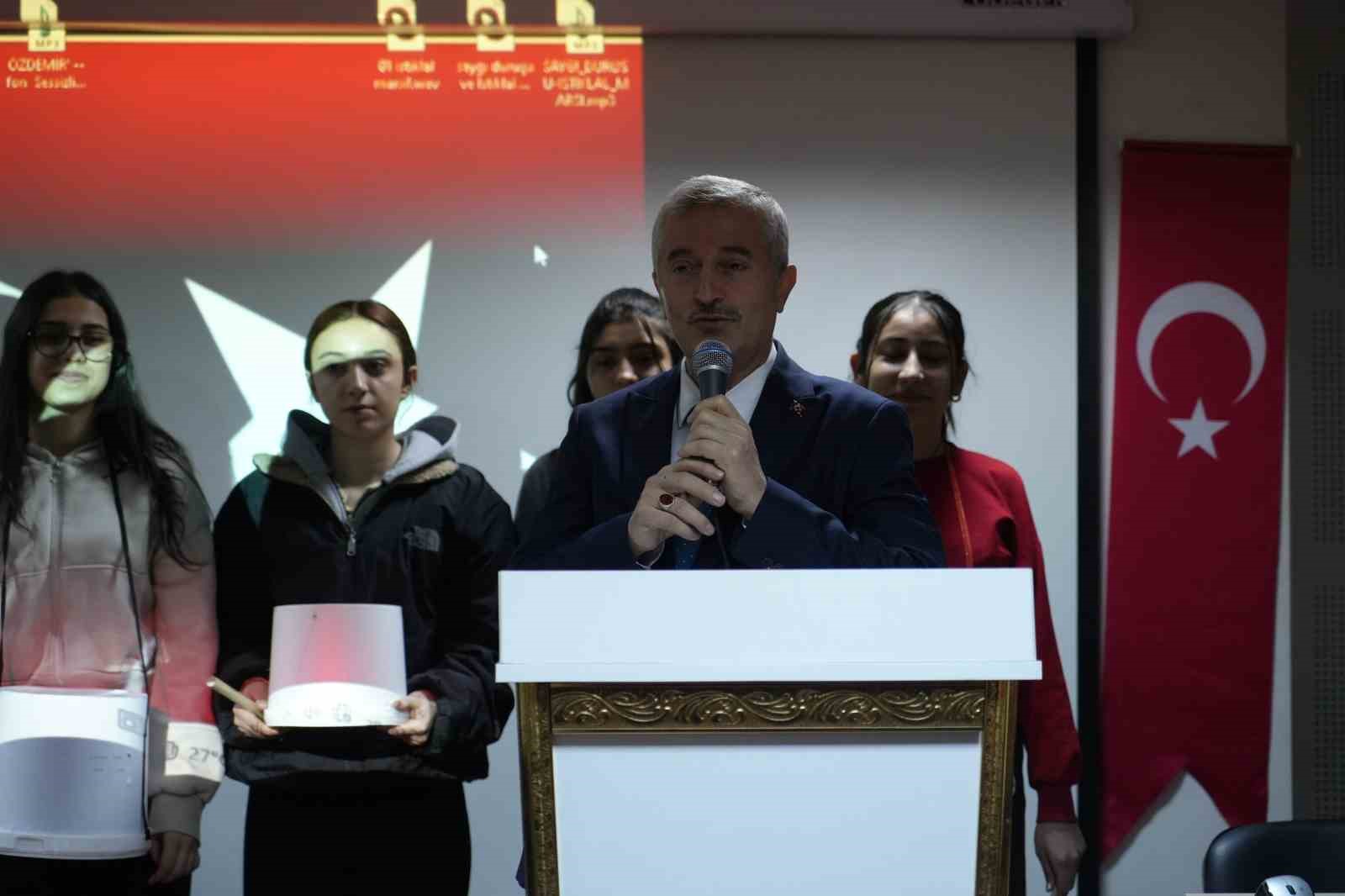 Şahinbey’de örnek etkinlik: Atıklar sanata dönüştü
Şahinbey’de örnek etkinlik: Atıklar sanata dönüştü