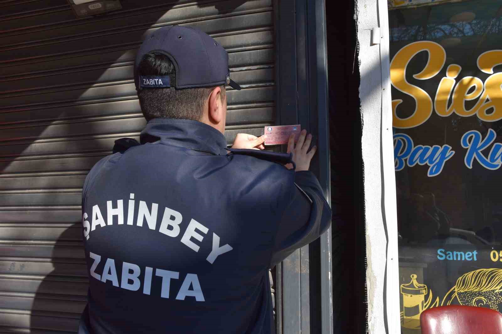 Şahinbey’de son kullanma tarihi geçmiş ürün sattığı tespit edilen iki iş yeri kapatıldı
