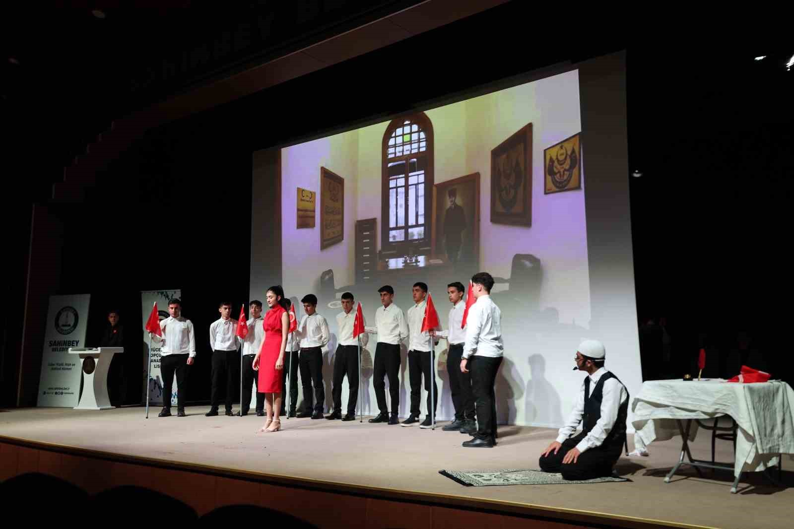 Şahinbeyli öğrenciler İstiklal Marşını en güzel okumak için yarıştı
