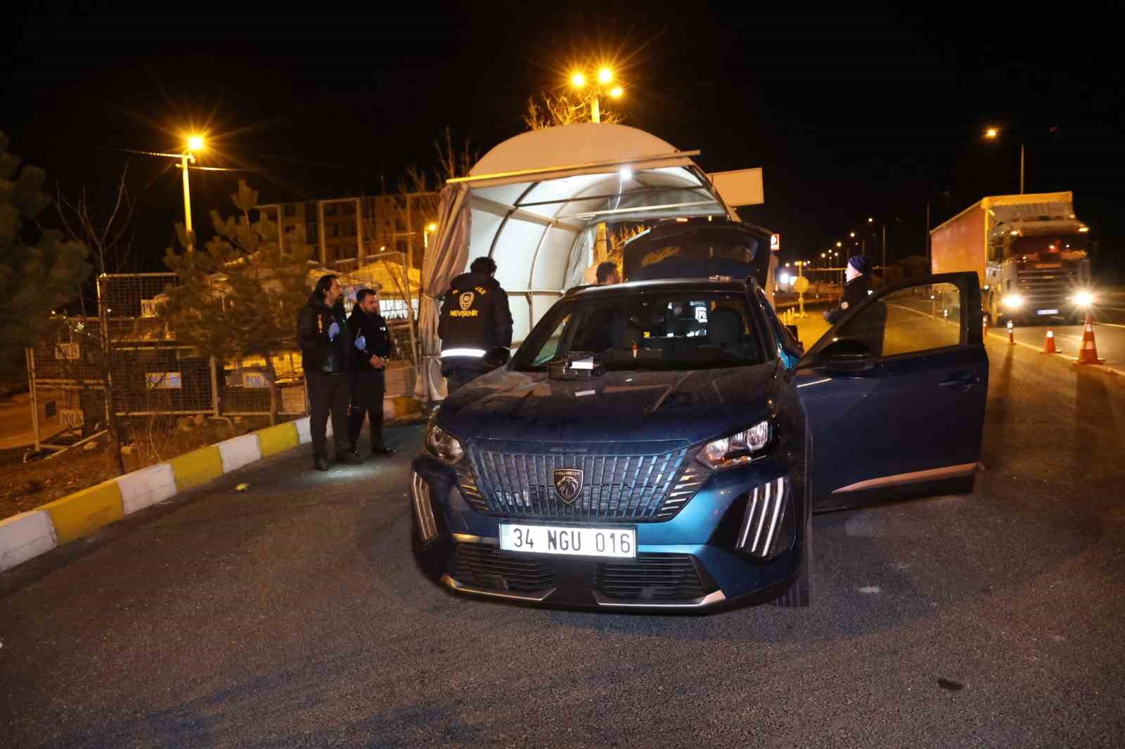 Sahte altın ile 15 kişiyi dolandırmışlar: 2 gözaltı
Sahte altın ile 15 kişiyi dolandırmışlar: 2 gözaltı