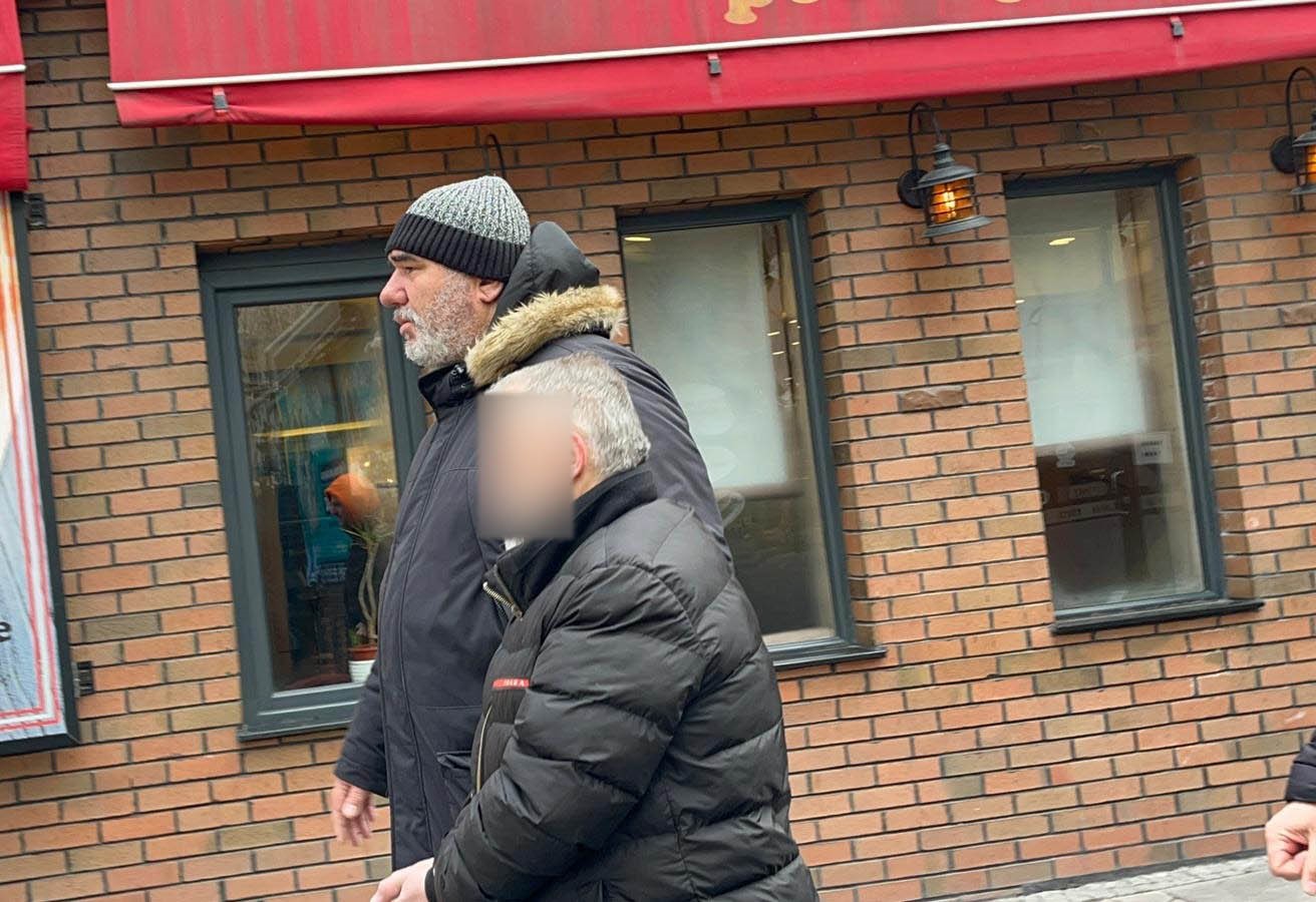 Sahte altını bozdurmaya çalışırken yakayı ele verdi
