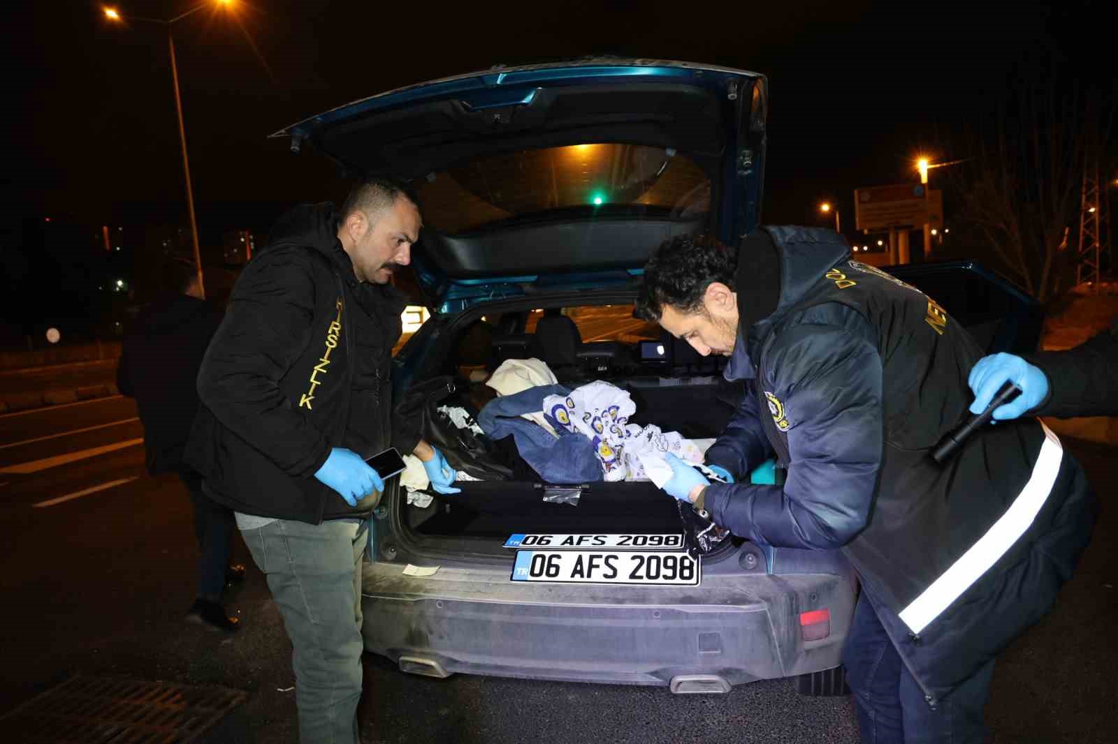 Sahte çeyrek altınla telefon vurgunu: 2 kişi tutuklandı
