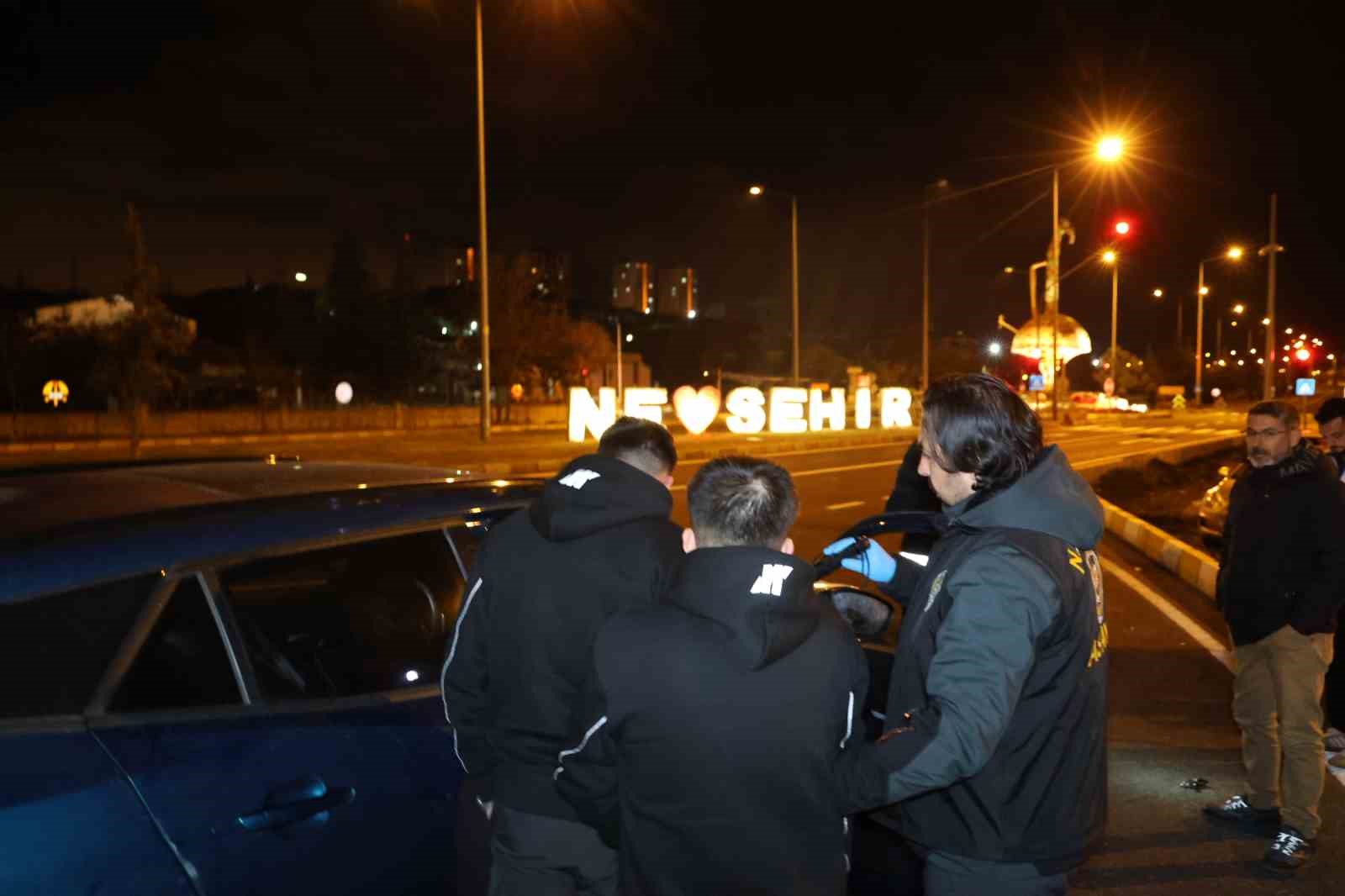 Sahte çeyrek altınla telefon vurgunu: 2 kişi tutuklandı
