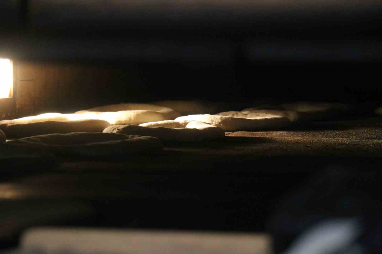 Sahur sofralarının asırlık konuğu: Ramazan ayına özel halka pide
