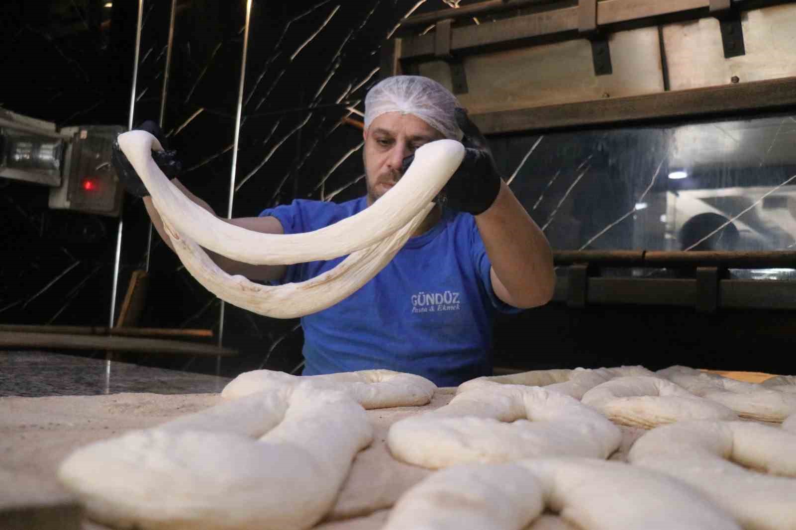 Sahur sofralarının asırlık konuğu: Ramazan ayına özel halka pide
