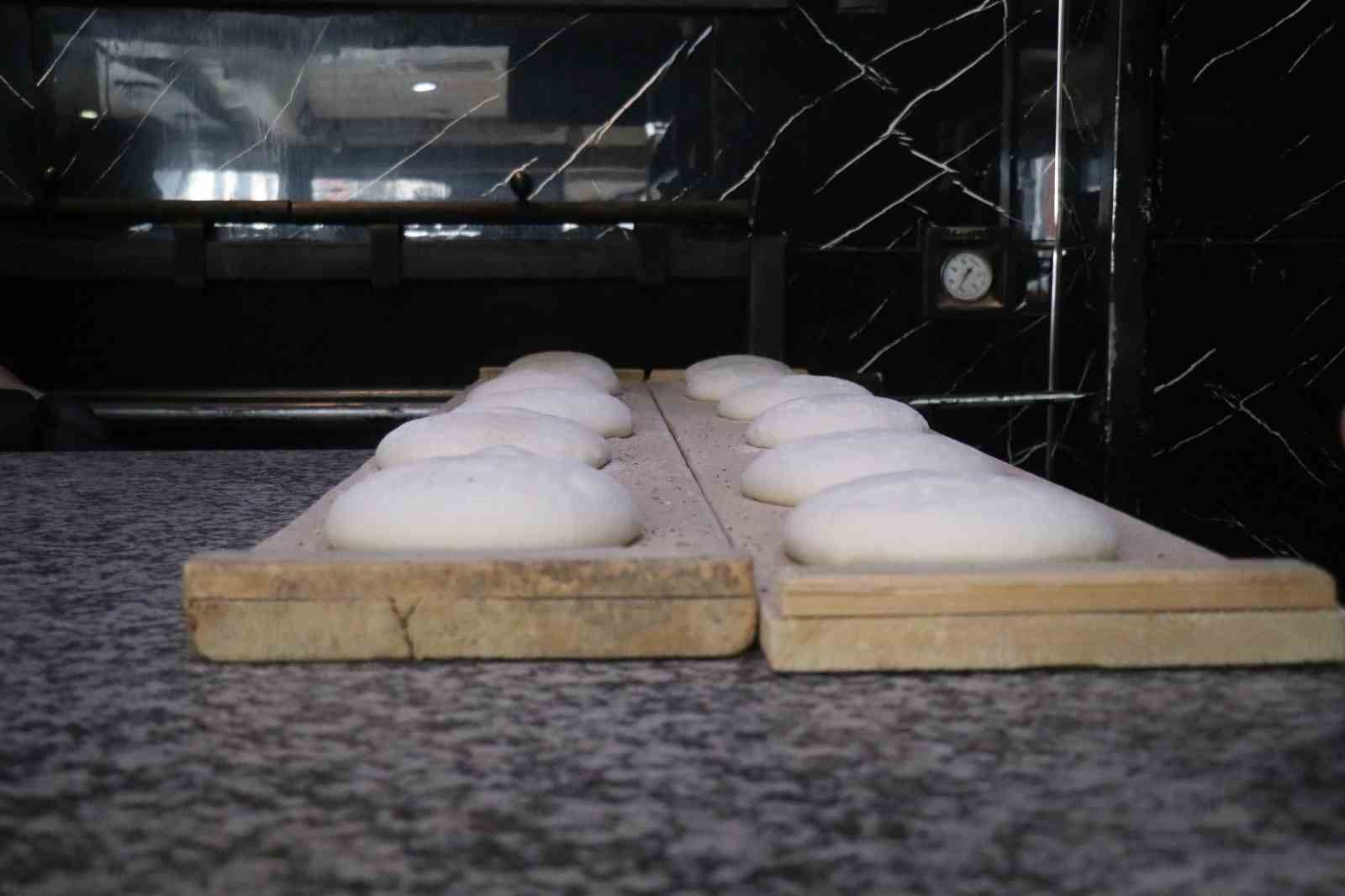 Sahur sofralarının asırlık konuğu: Ramazan ayına özel halka pide
