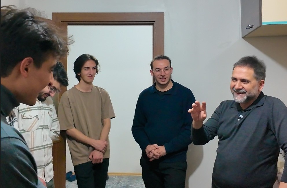 Sahur sofrasında öğrencileri yalnız bırakmadı
