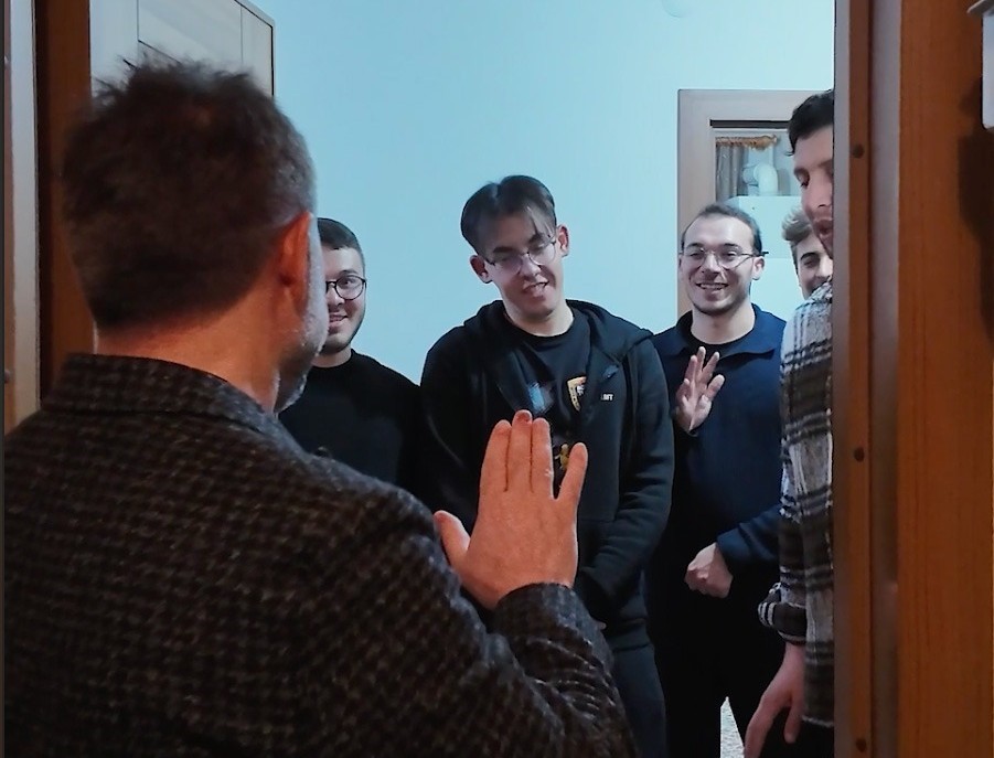 Sahur sofrasında öğrencileri yalnız bırakmadı
