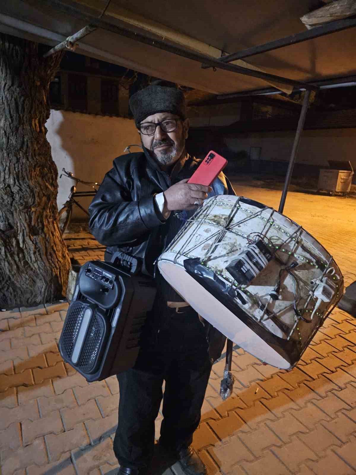 Sahura mehter marşı ile kalkıyorlar
