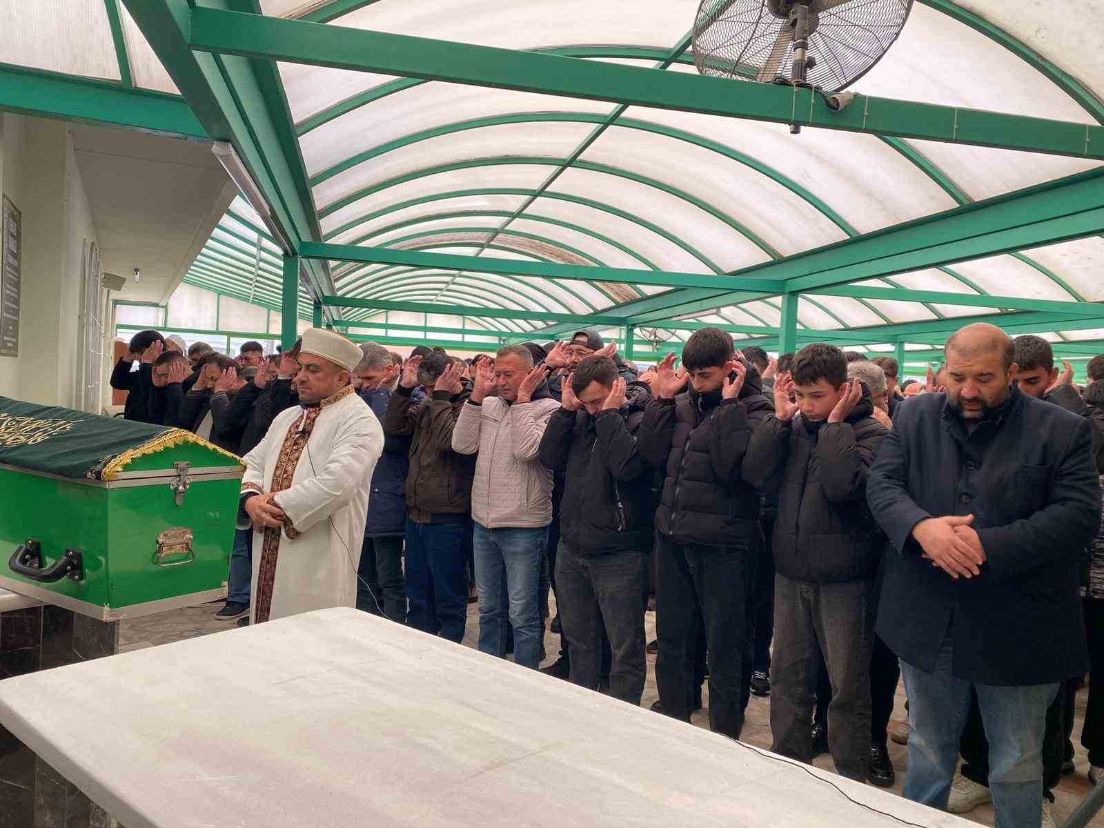 Sahurda fenalaştı, hastanede hayatını kaybetti
