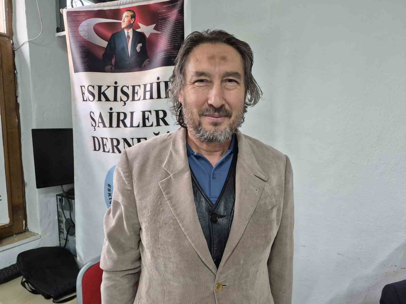 Şairler, kaybolmaya yüz tutan şiiri yaşatmanın mücadelesini veriyor
