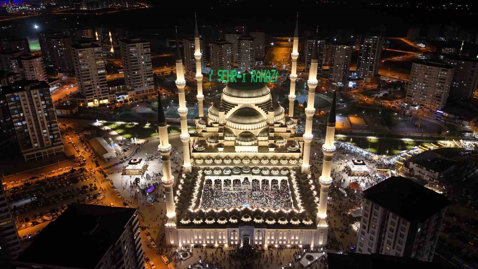 Sakal-I Şerif Kadir Gecesinde Şahinbey Millet Camii’nde
Sakal-I Şerif Kadir Gecesinde Şahinbey Millet Camii’nde