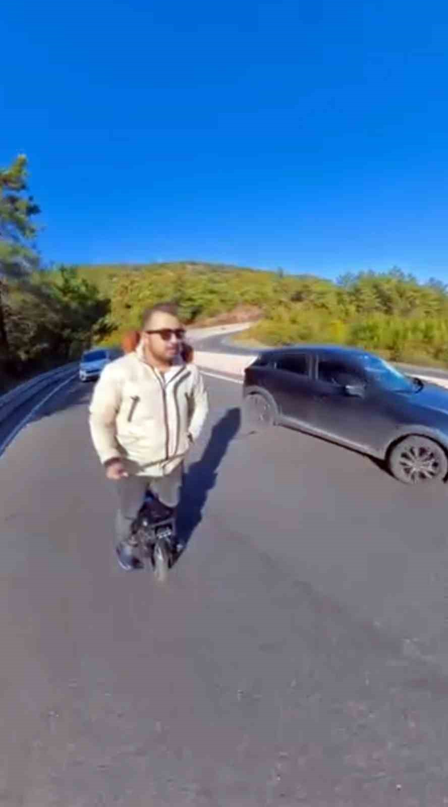 Sakar rampasında tek teker Scooter ile tehlikeli yolculuk
