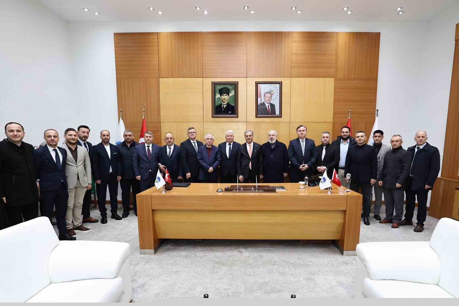 Sakarya Büyükşehir ailesi bayram sofrasında bir araya geldi
