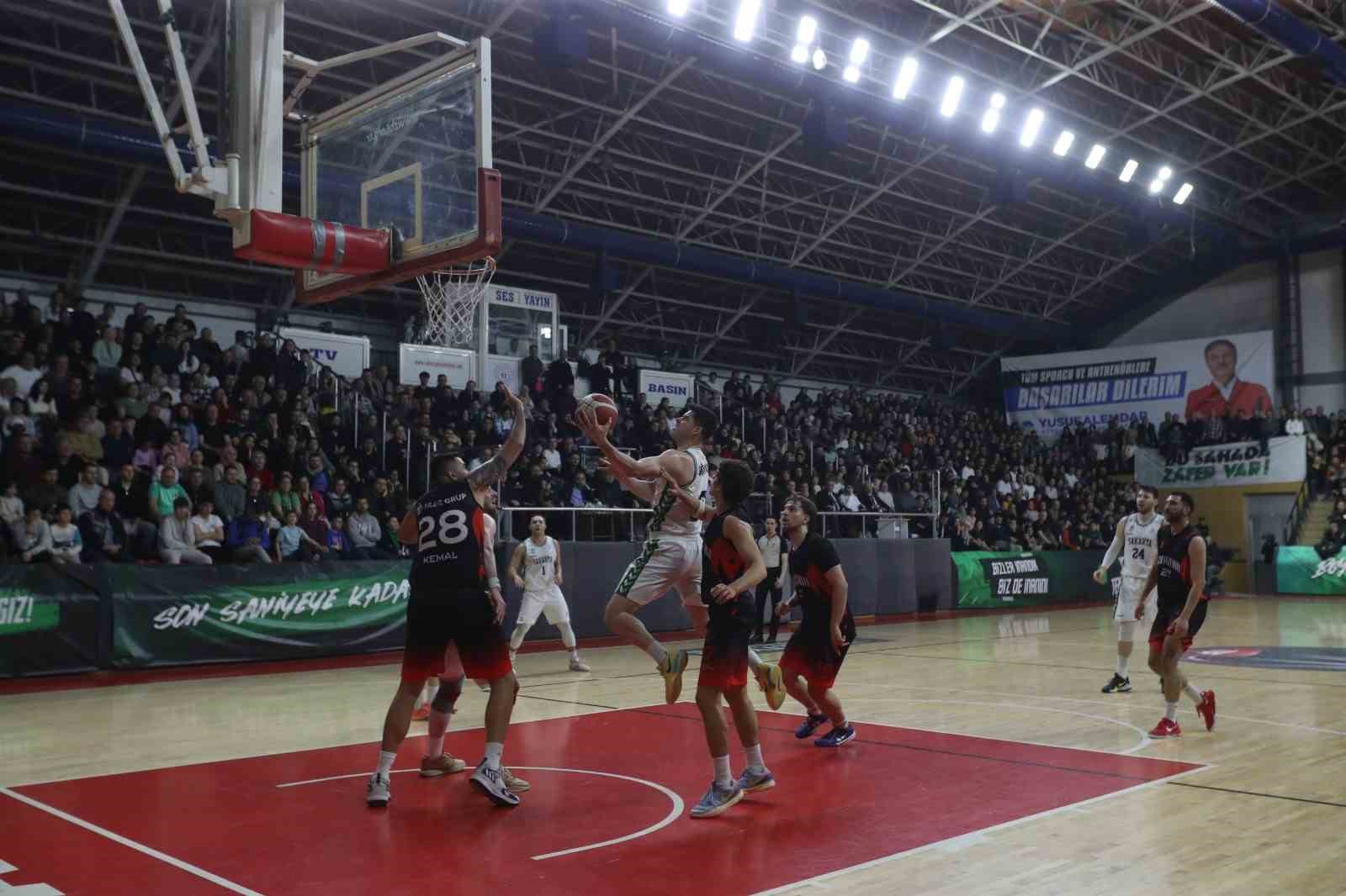 Sakarya Büyükşehir Basketbol liderliğini sürdürdü
