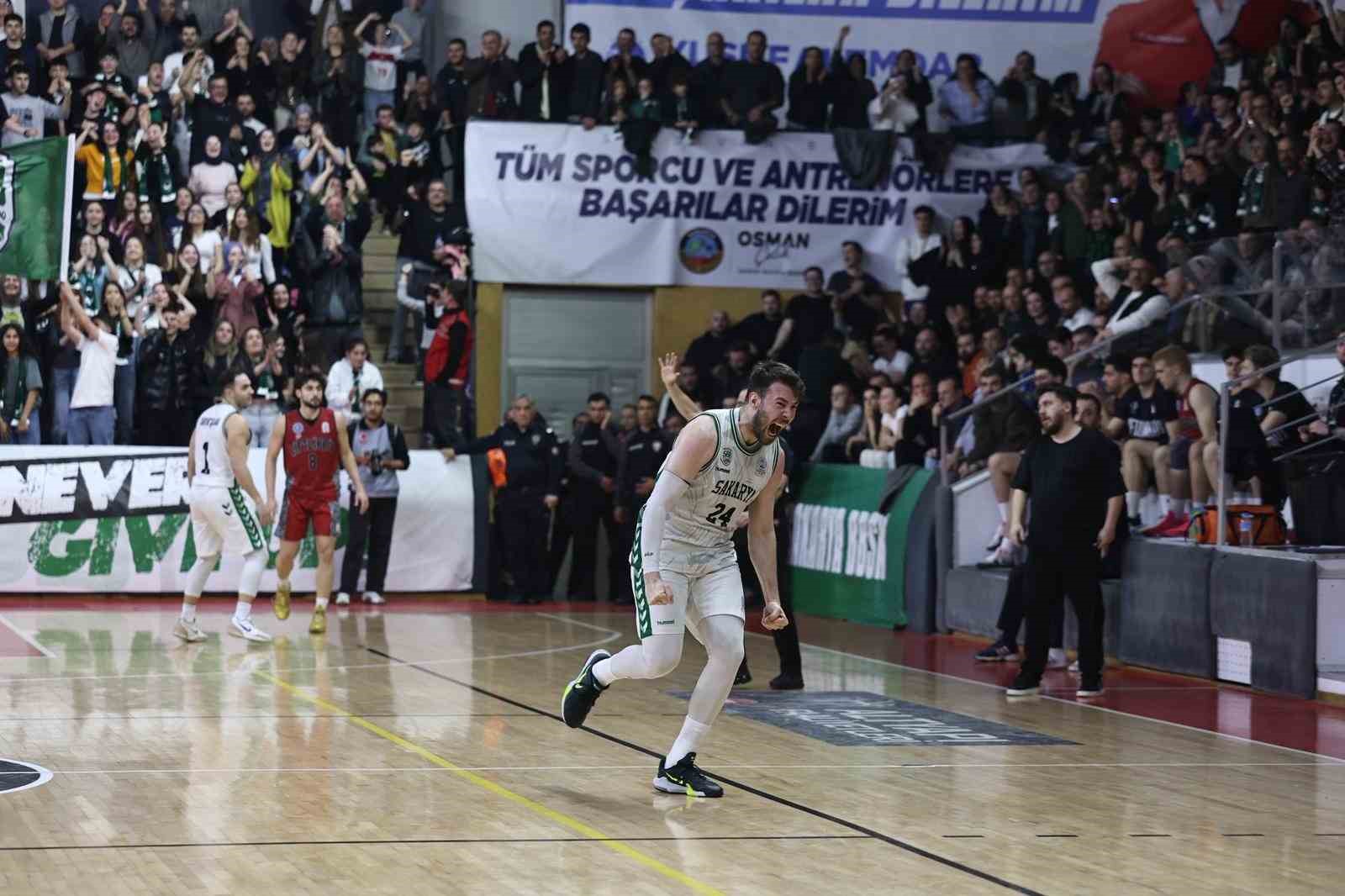 Sakarya Büyükşehir Basketbol play-off serisine galibiyetle başladı
