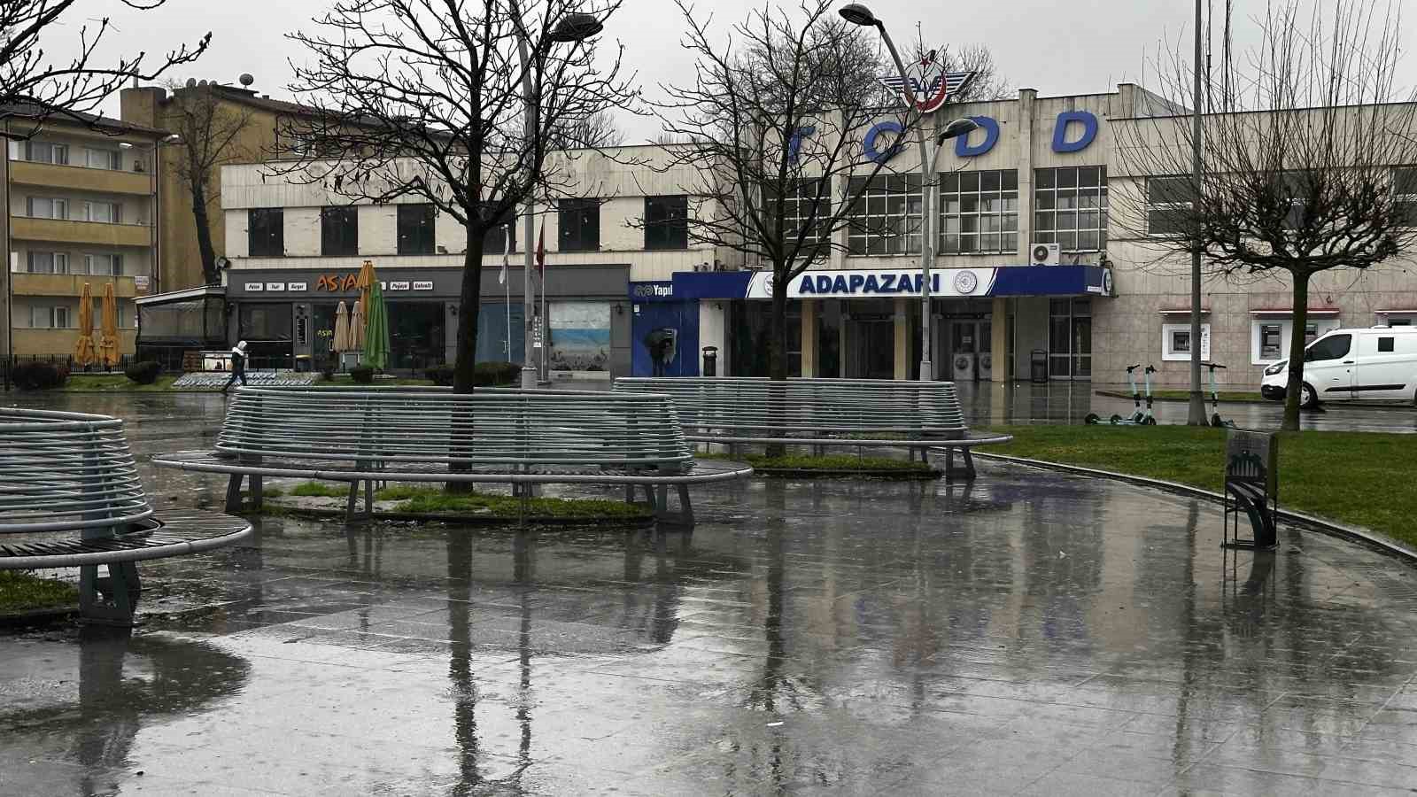 Sakarya merkezde yağmur, yaylada kar: Yüksek kesimler bayrama beyaz örtü ile girdi
