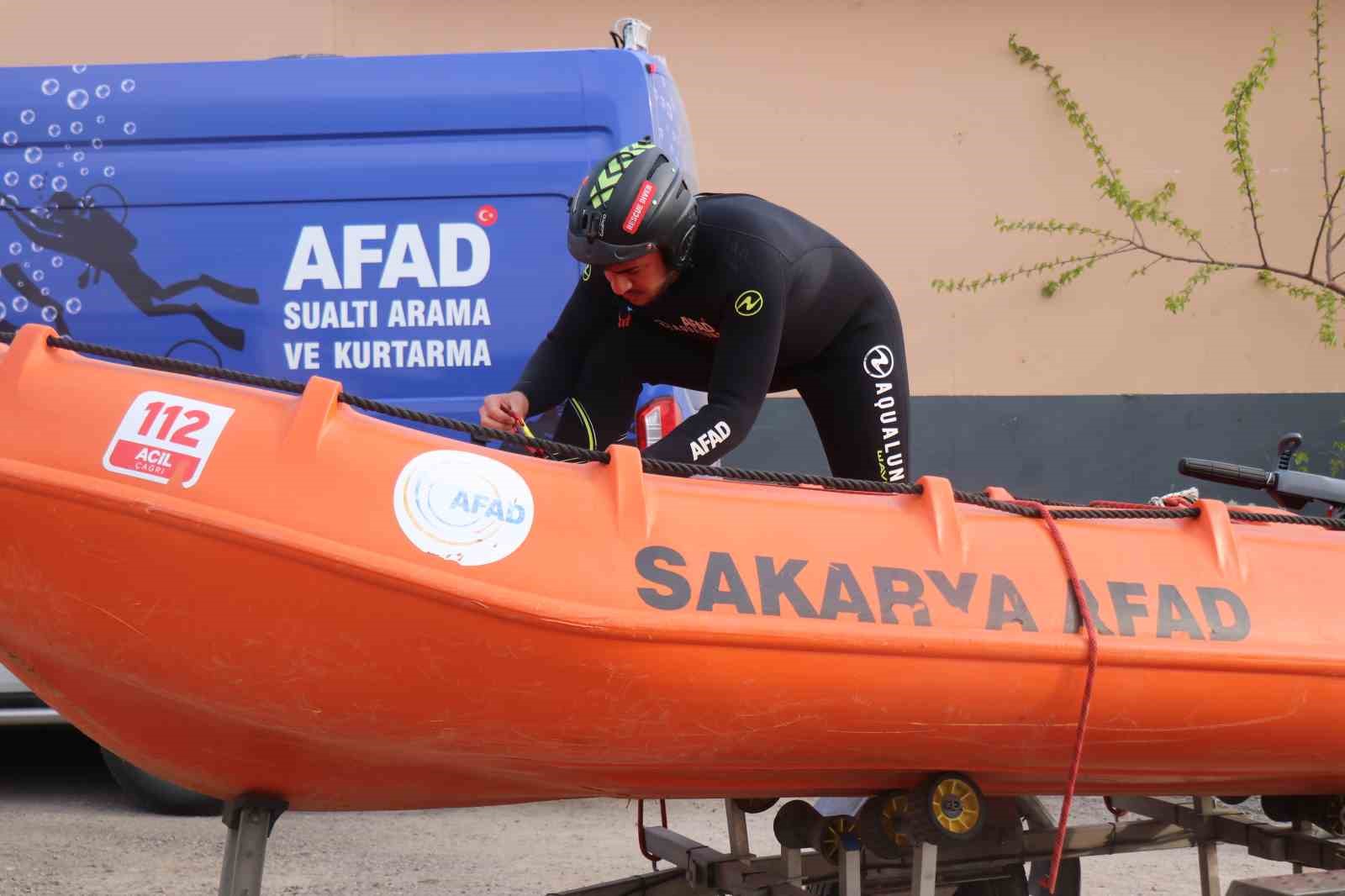 Sakarya Nehri’ne düşen çocuğu arama çalışmaları havadan görüntülendi

