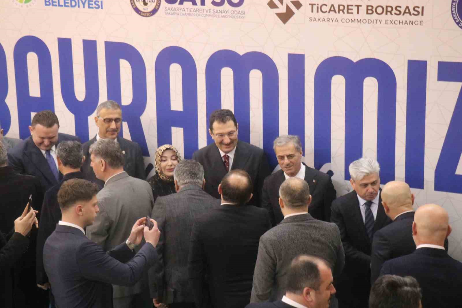 Sakarya protokolü ve vatandaş bayramlaştı
