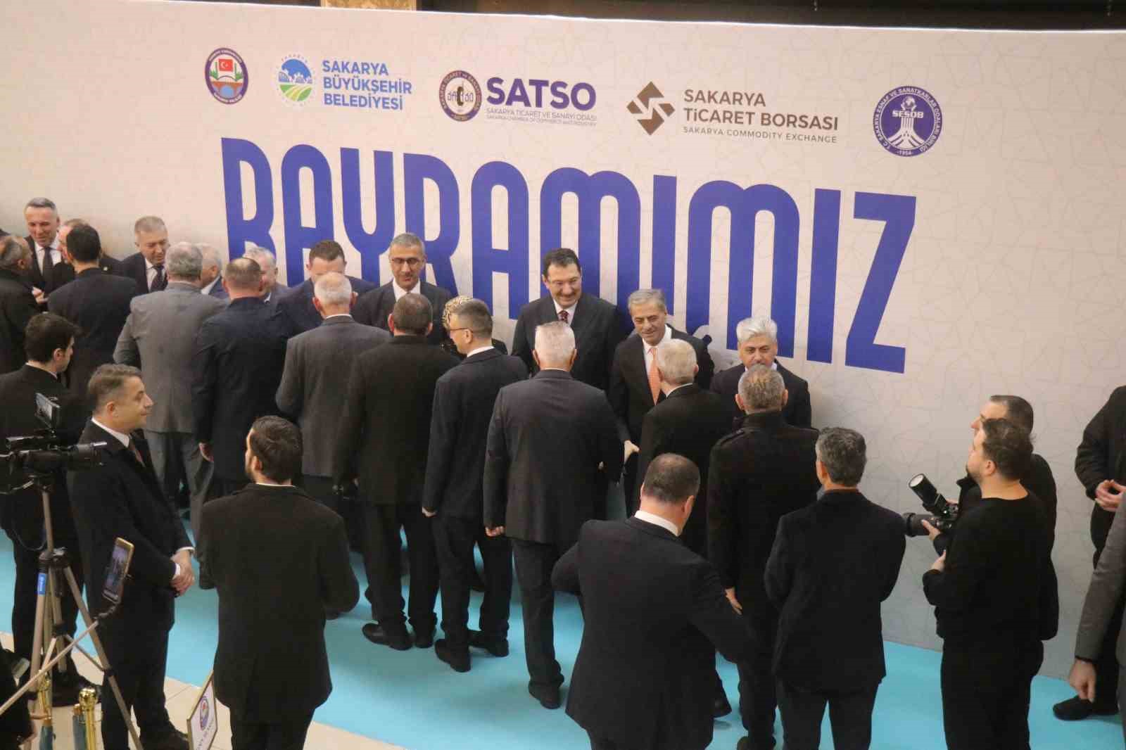 Sakarya protokolü ve vatandaş bayramlaştı
