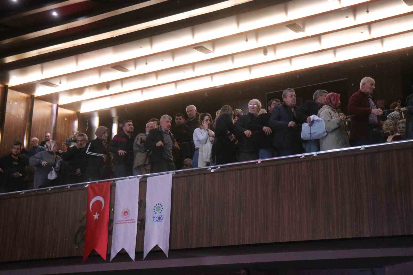 Sakarya’da 6 bin 633 hak sahibi kura ile belirlendi
Sakarya’da 6 bin 633 hak sahibi kura ile belirlendi