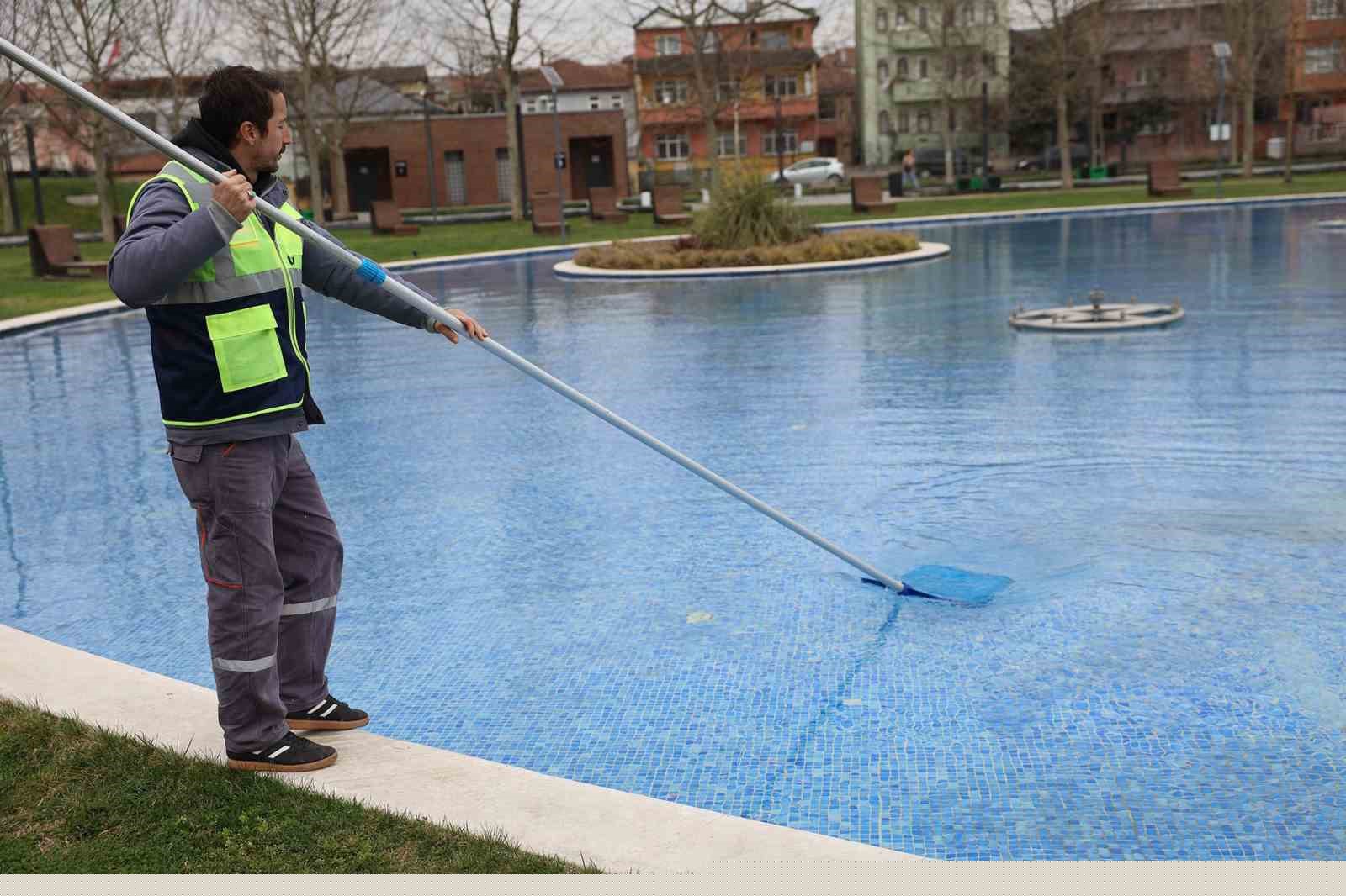 Sakarya’da caddeler, parklar ve camiler bayrama hazır hale geldi
