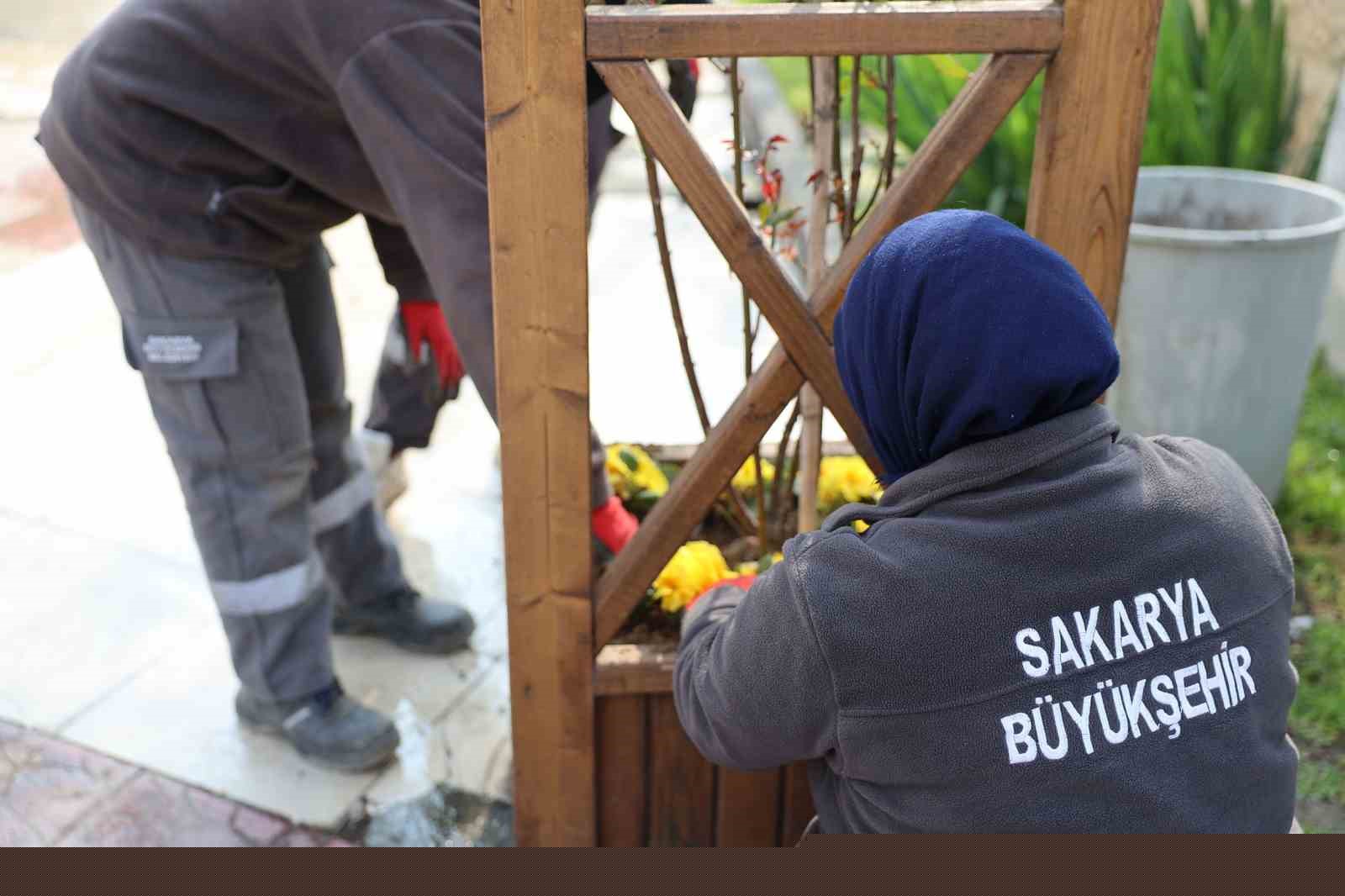 Sakarya’da caddeler, parklar ve camiler bayrama hazır hale geldi

