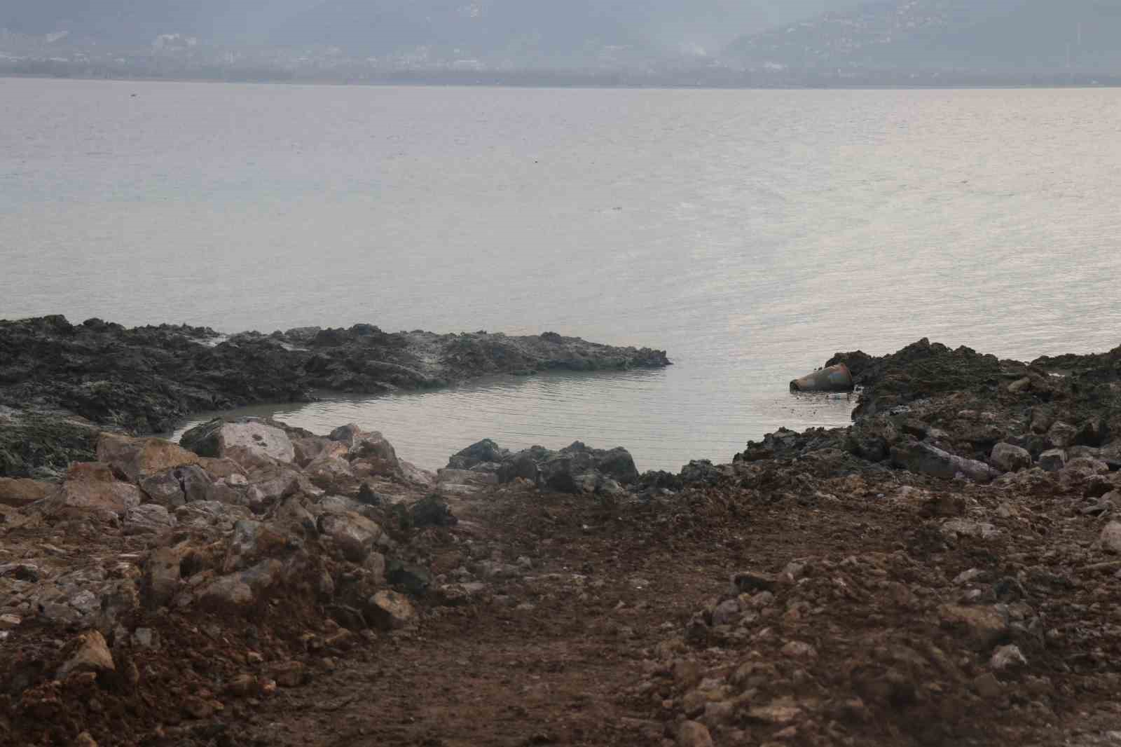 Sakarya’da "fıkra gibi olay: Kurtarmaya gelen de battı
