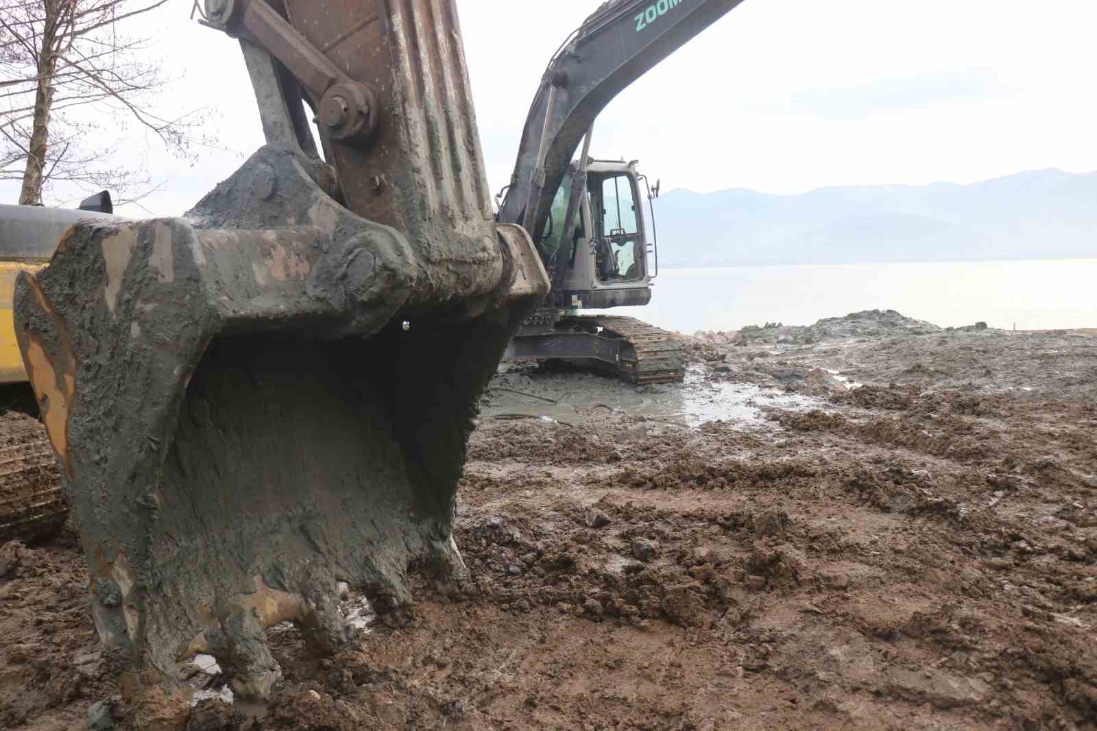 Sakarya’da "fıkra gibi olay: Kurtarmaya gelen de battı
