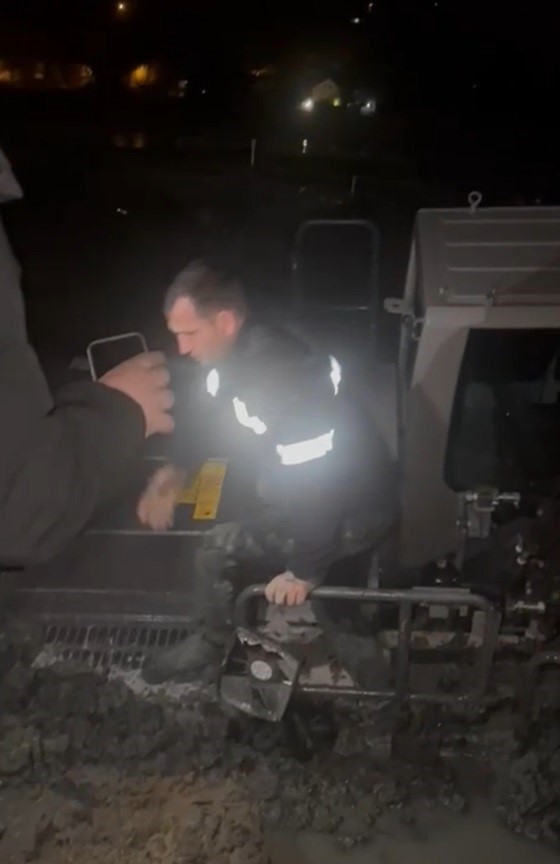 Sakarya’da "fıkra gibi olay: Kurtarmaya gelen de battı
