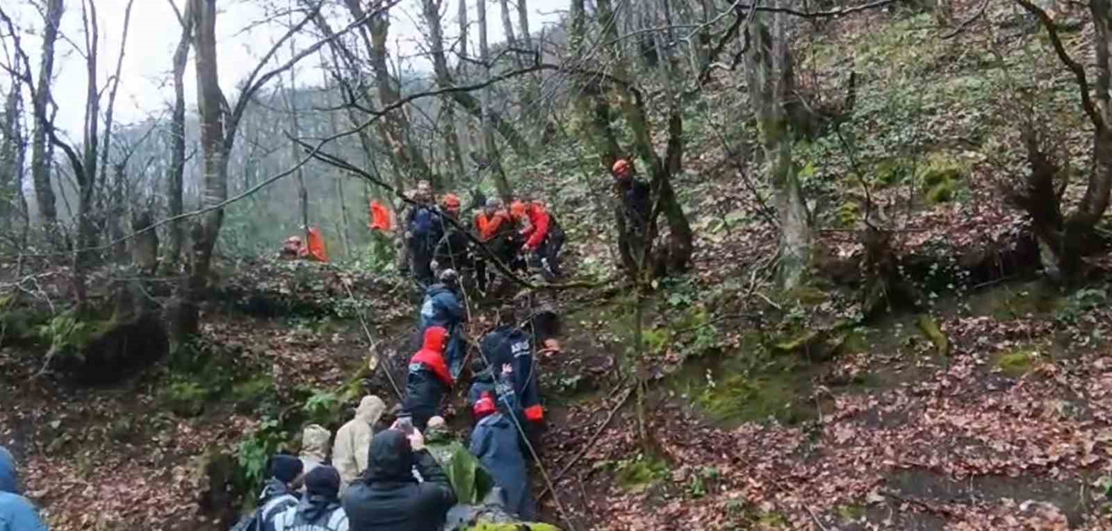 Sakarya’da iki gündür haber alınamayan vatandaşın cansız bedeni zorlu araziden çıkartıldı

