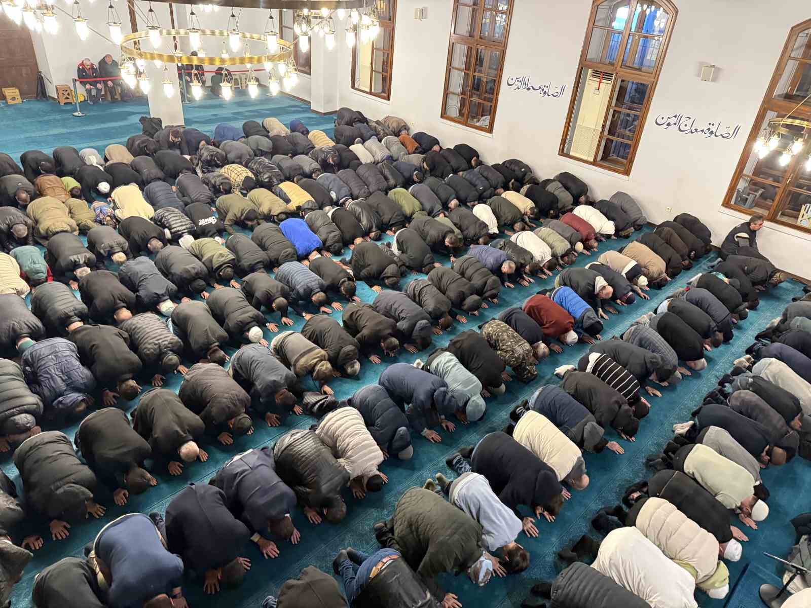 Sakarya’da ilk teravih namazı eda edildi
