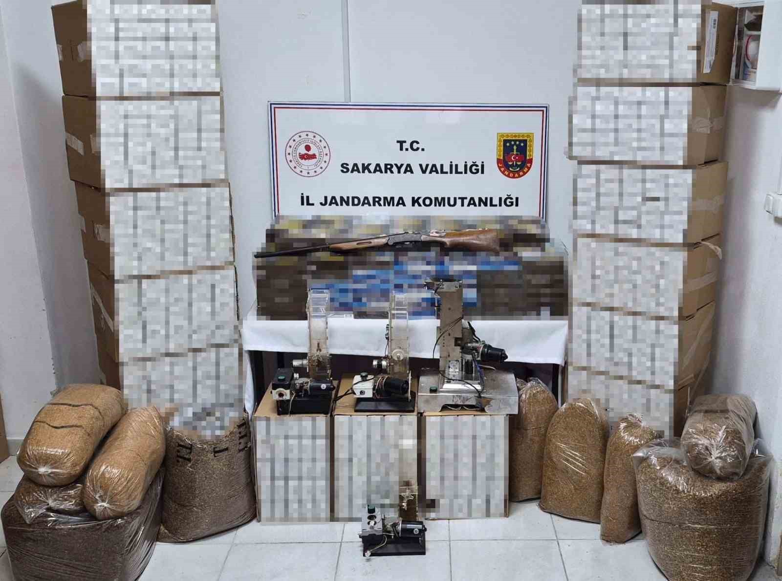 Sakarya’da jandarma kaçakçılığa geçit vermiyor: 3 ilçede 4 gözaltı
