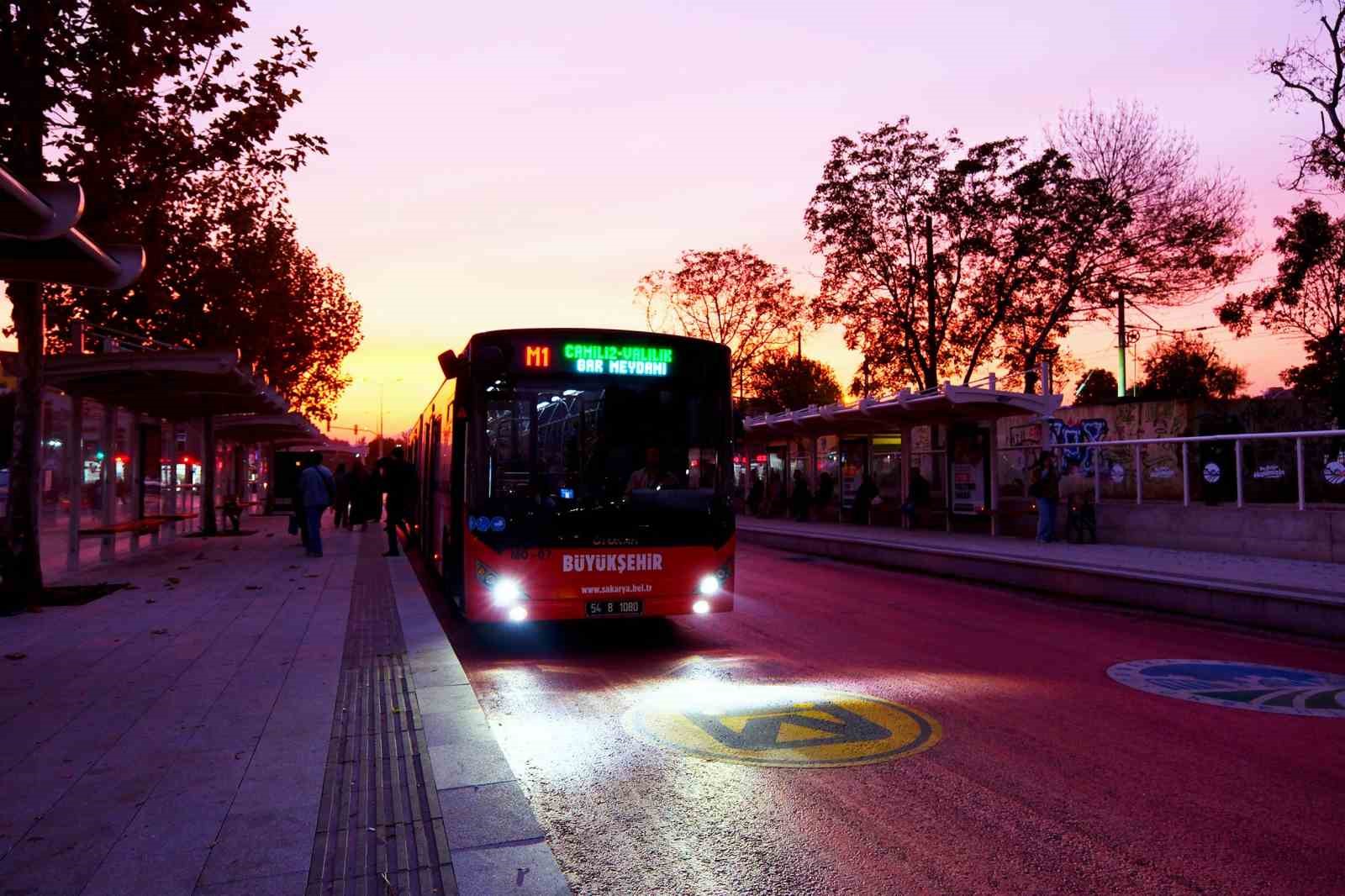 Sakarya’da metrobüs seferlerine saat ayarı
