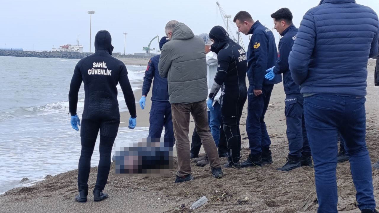 Sakarya’da sahilde erkek cesedi bulundu
