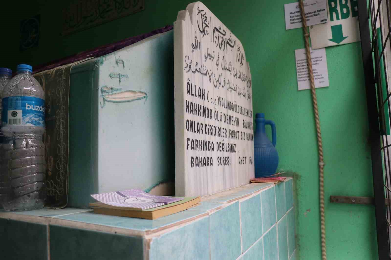 Sakarya’da sokak arasındaki sırrı çözülemeyen türbe merak konusu oldu
Sakarya’da sokak arasındaki sırrı çözülemeyen türbe merak konusu oldu