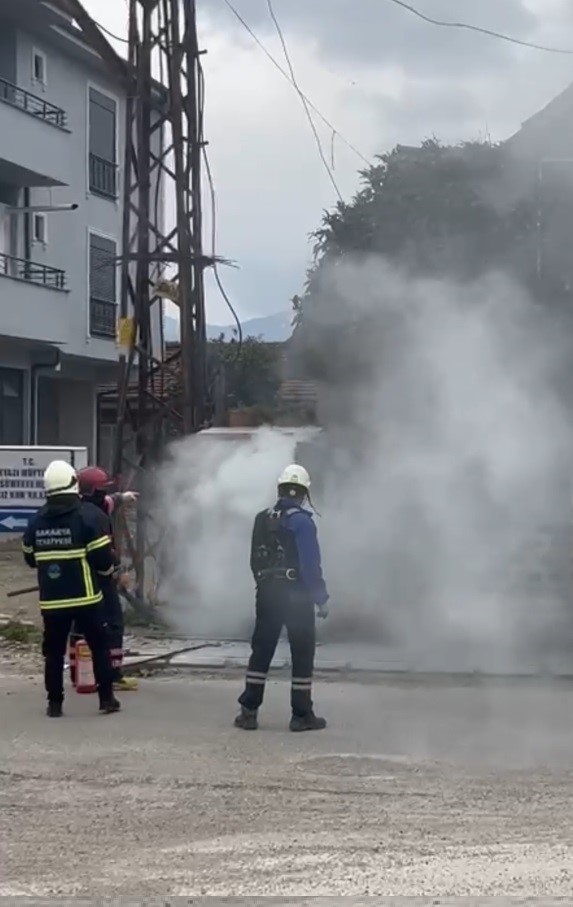 Sakarya’da trafo yangınındaki patlama paniğe neden oldu
