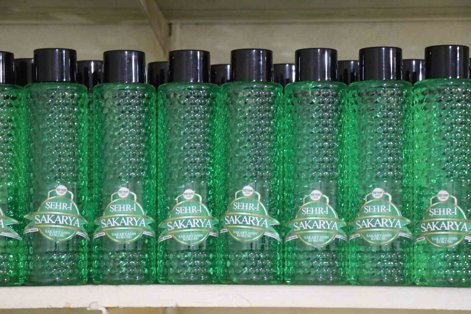 Sakarya’nın çiçekleri şişelendi, kokusu dünyayı sardı
