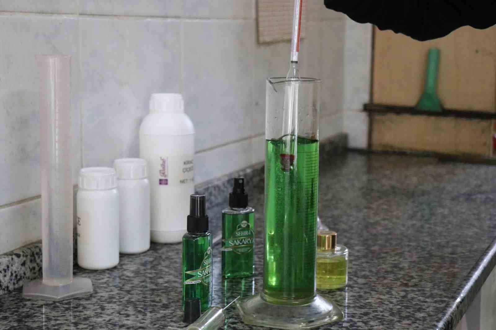 Sakarya’nın çiçekleri şişelendi, kokusu dünyayı sardı
