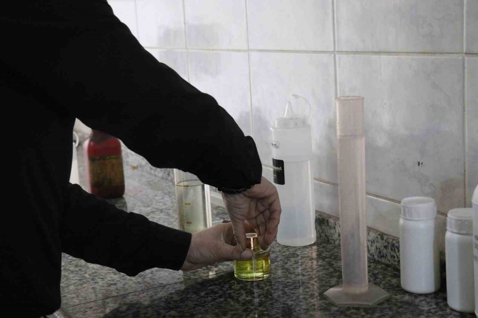 Sakarya’nın çiçekleri şişelendi, kokusu dünyayı sardı
