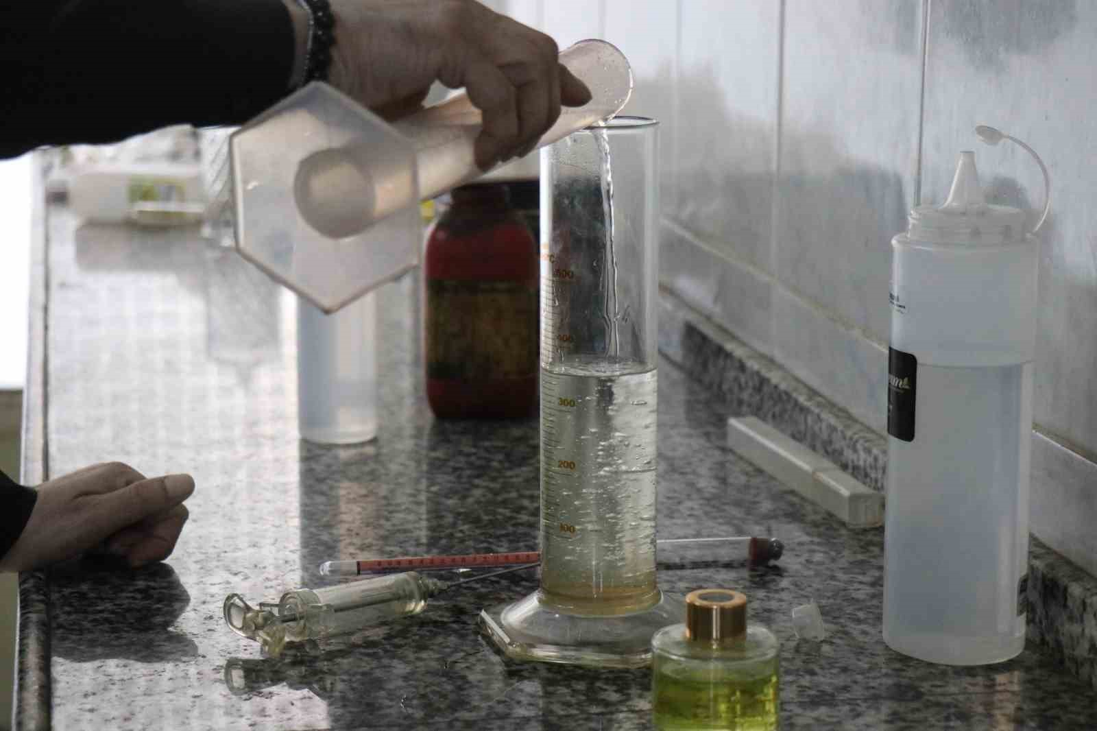 Sakarya’nın çiçekleri şişelendi, kokusu dünyayı sardı
