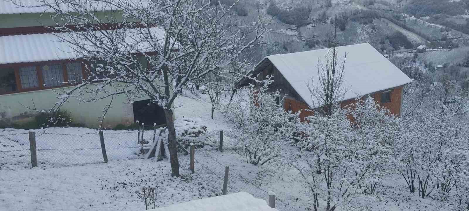 Sakarya’nın yüksek kesimleri beyaza büründü
