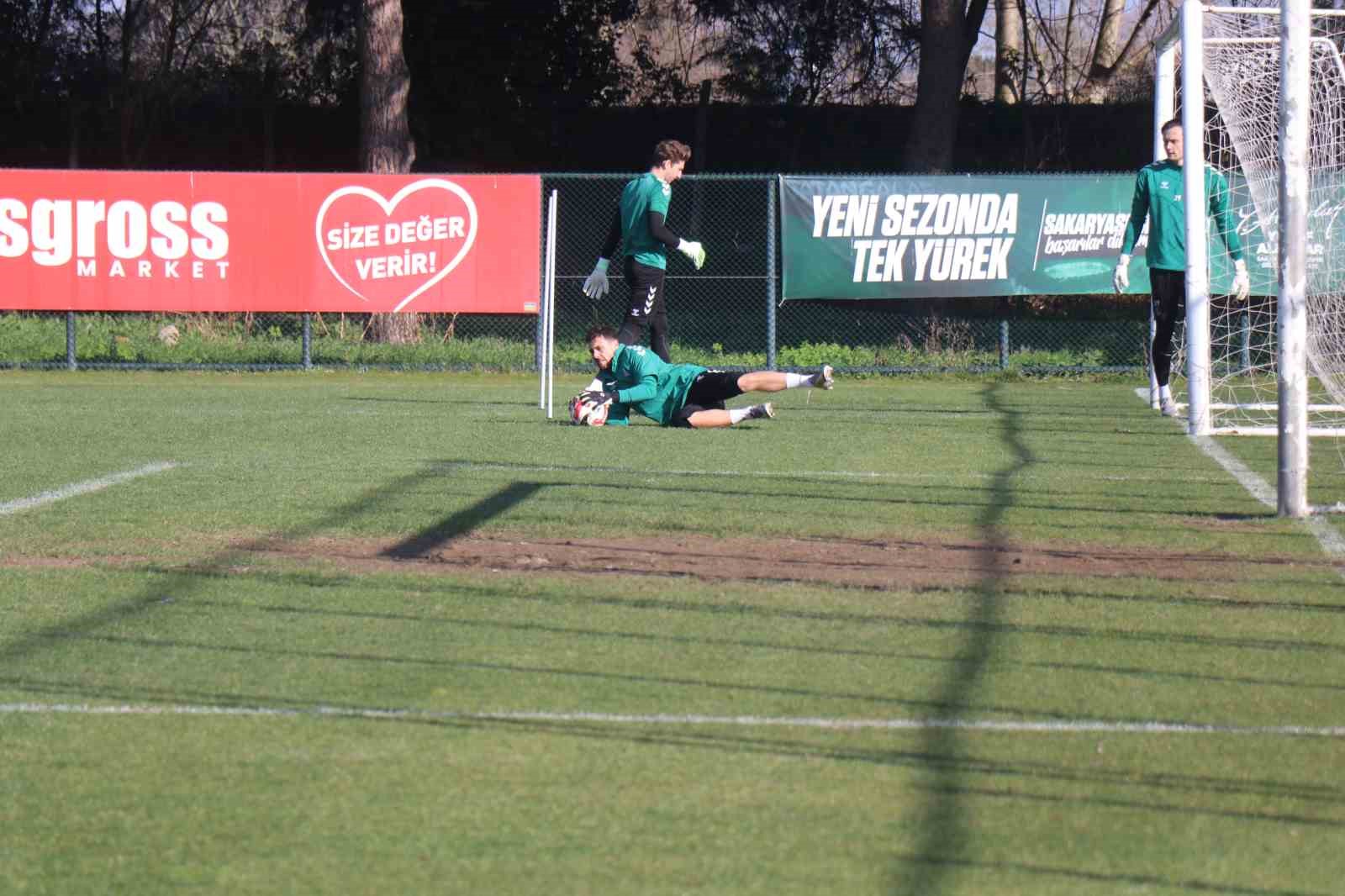 Sakaryaspor, Adana Demirspor mesaisinde
