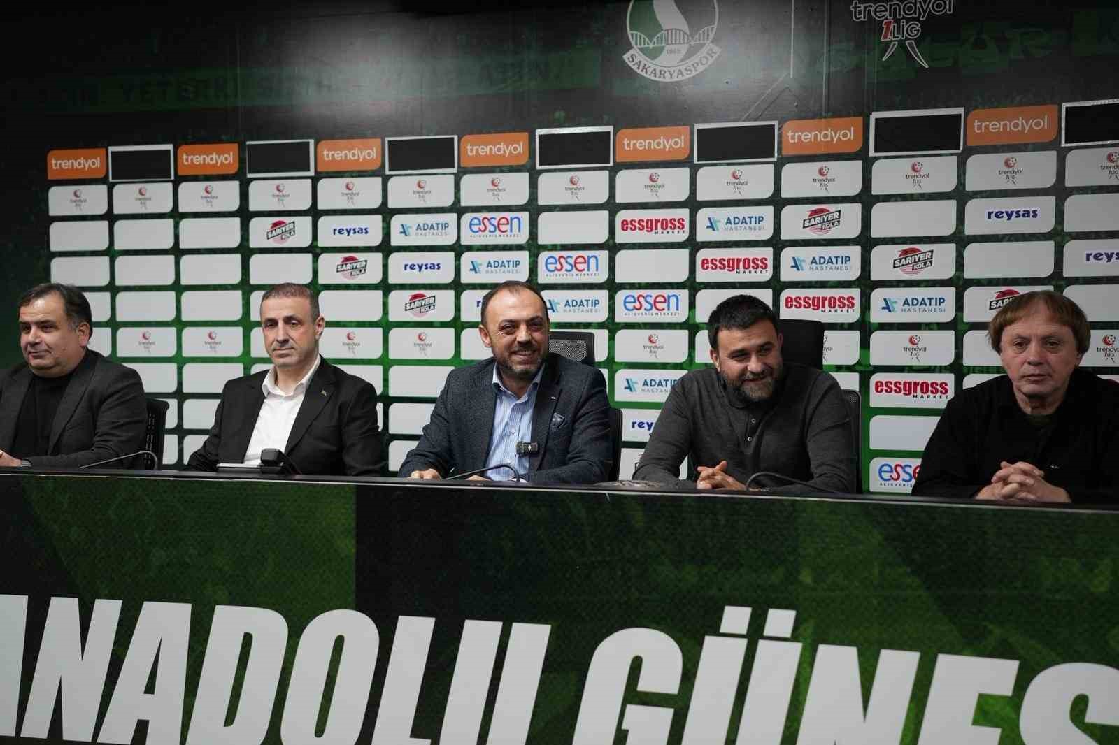 Sakaryaspor’da transferin son gününde 13 imza birden atıldı
