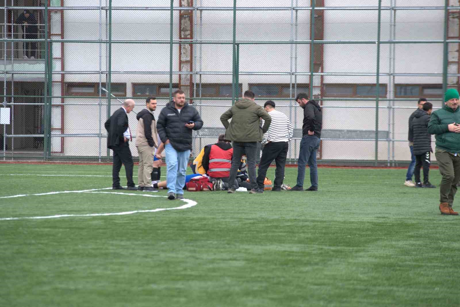 Sakatlanan takım arkadaşlarına üzüldüler, oyuna devam edemediler
