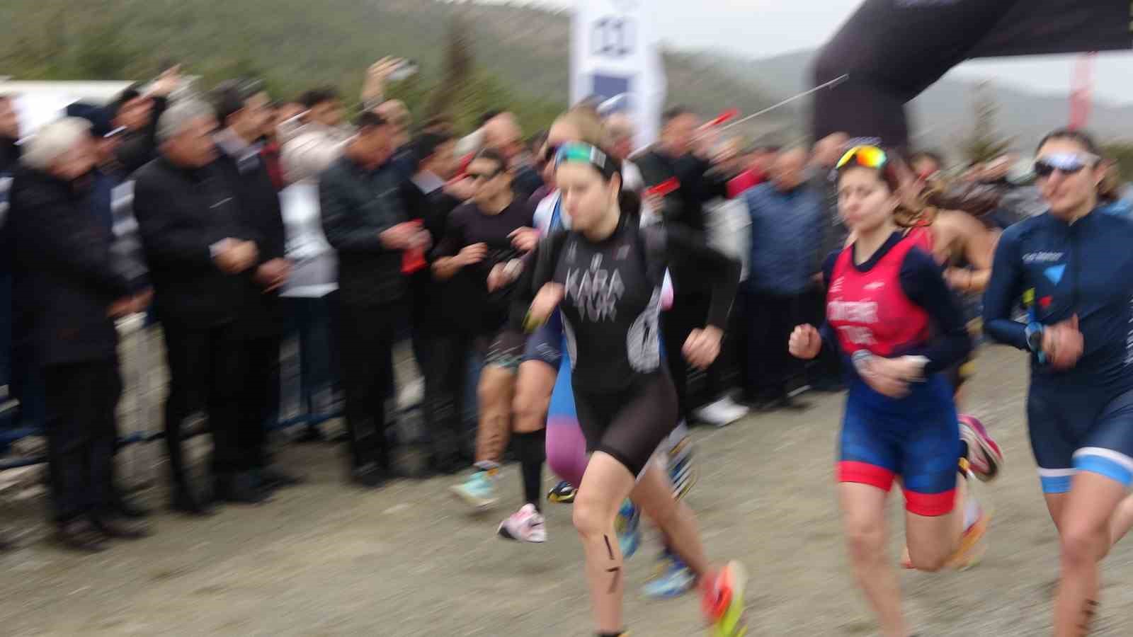 Salda Duatlonu Türkiye Kupası’nda şiddetli rüzgar çadır ve bariyerleri uçurdu, o anlar kameralara yansıdı
