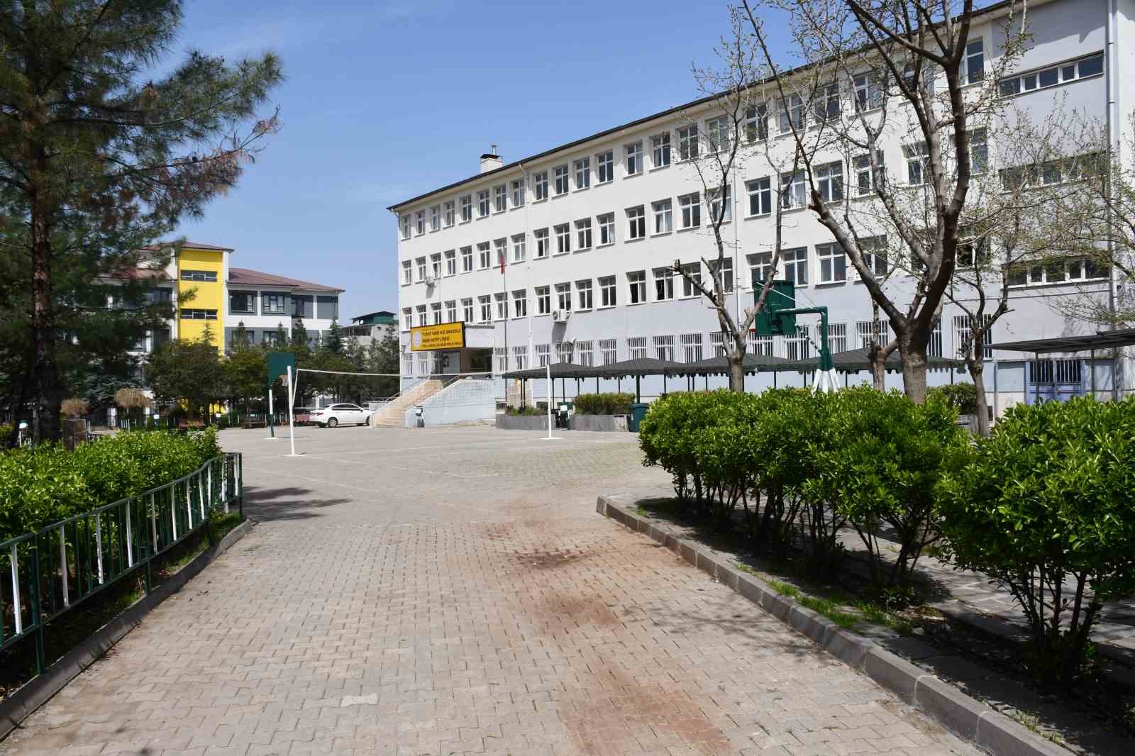 Saldırı olayının yaşandığı Siverek’te okullarda sessizlik hakim
