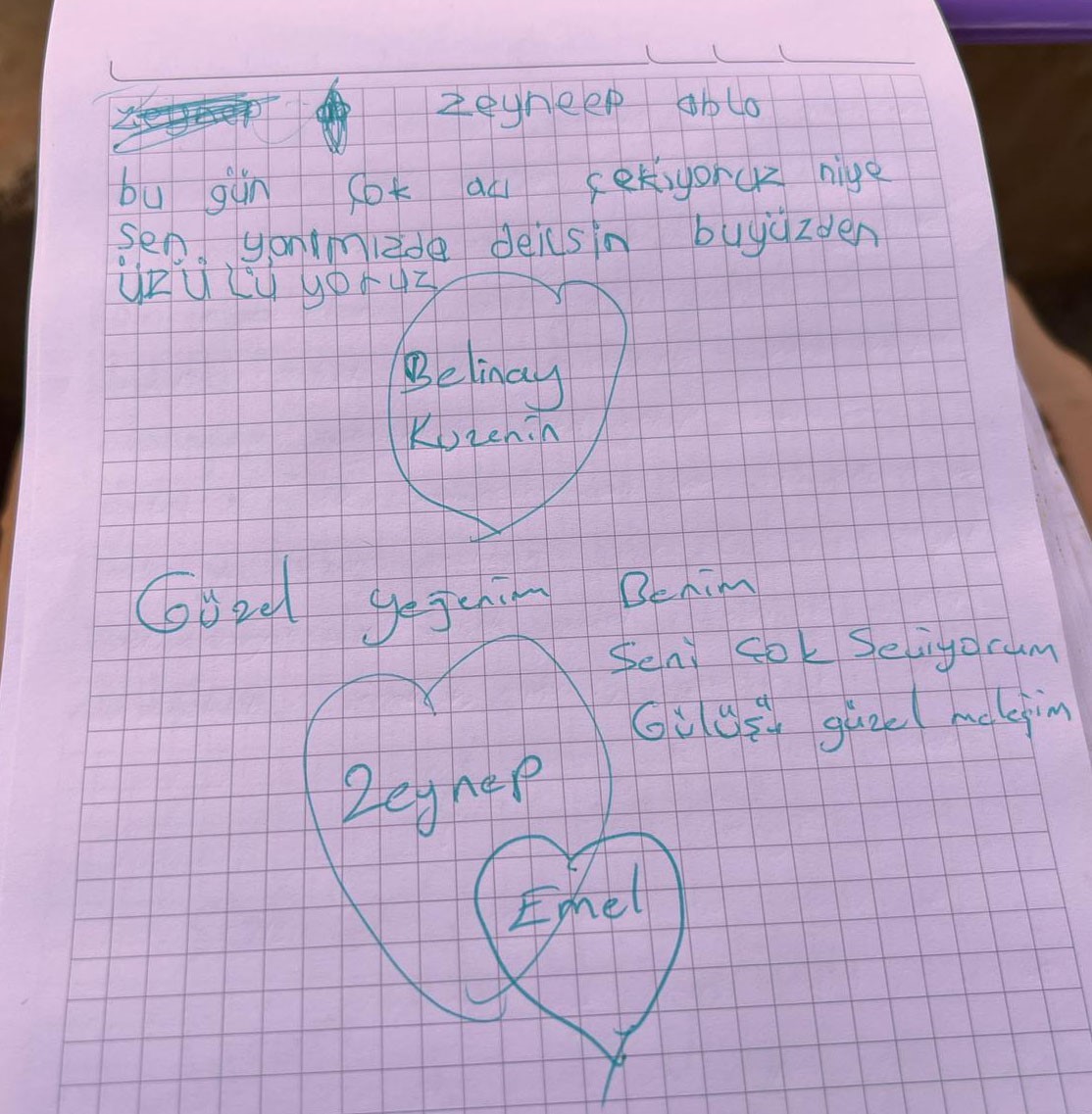 Saldırıda can veren çocukların mezarlarına bırakılan notlar duygulandırdı
