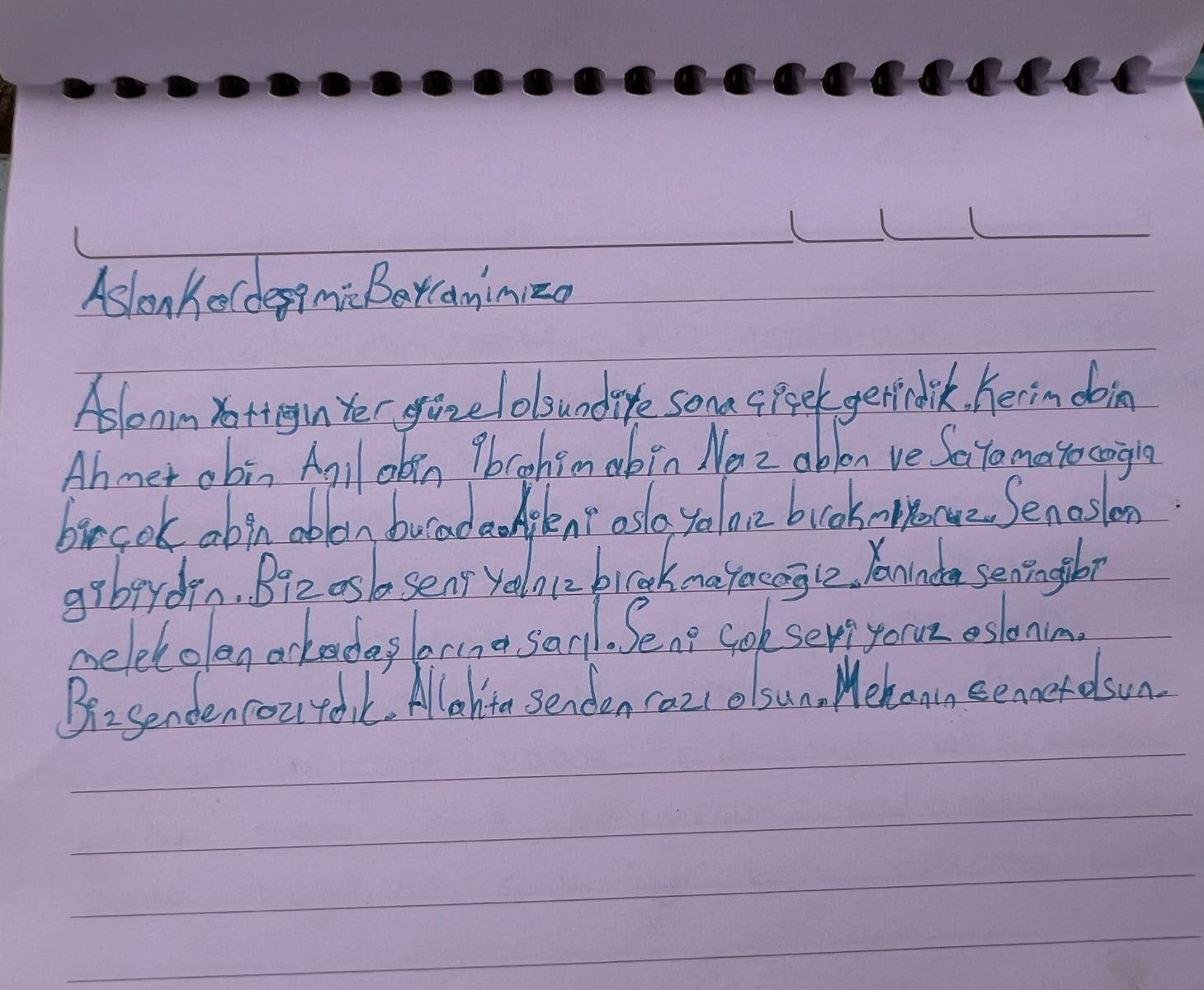 Saldırıda can veren çocukların mezarlarına bırakılan notlar duygulandırdı
